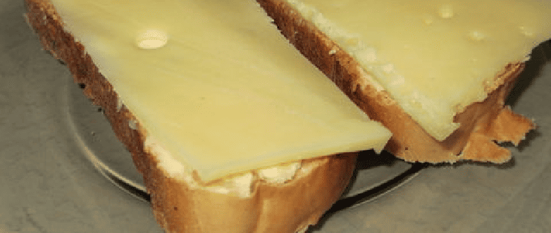Бутерброд с сыром и маслом. Бутерброд с сыром и маслом.