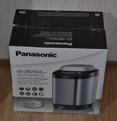Фотография коробки хлебопечки Panasonic SD-ZB2502. Фотография коробки хлебопечки Panasonic SD-ZB2502.