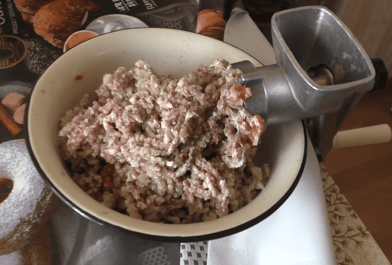 Лук в фарше для мяса. Лук в фарше для мяса.