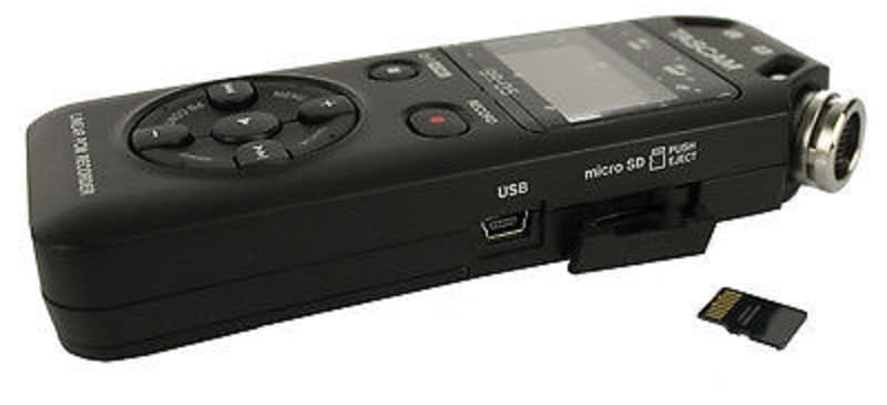 Вид с правого бока диктофон Tascam DR 05