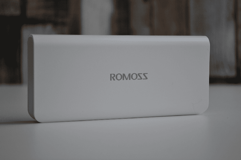 Внешний вид Romoss . Внешний вид Romoss .
